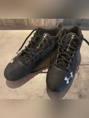 Under Armour Men's Black Athletic Cleats